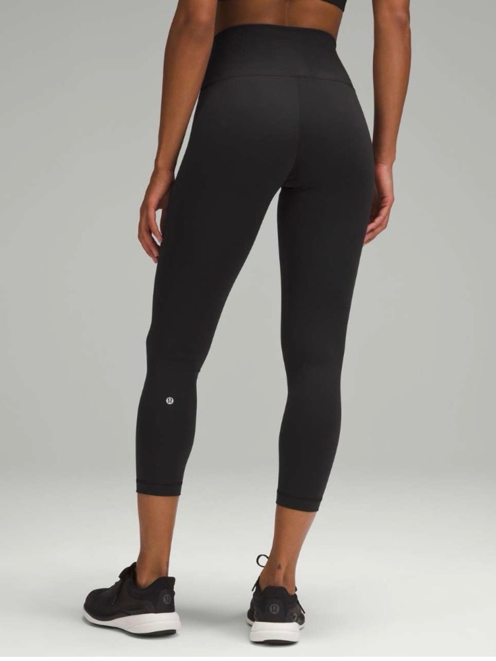 Lululemon Wunder Train High-Rise Crop 23"
Black Size 6
